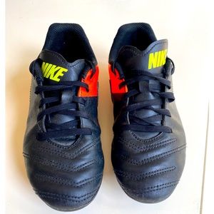 Nike Tiempo Youth Soccer Cleats - Size 1.5 youth